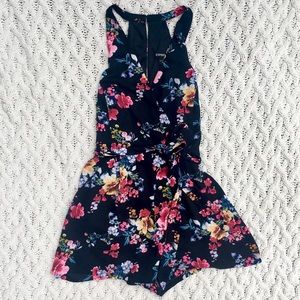 🌺 EXPRESS Floral Print Halter Romper